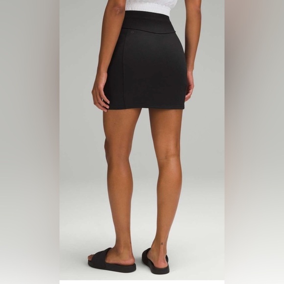 lululemon athletica Scuba Black High-Rise Mini Skirt - Picture 2 of 4